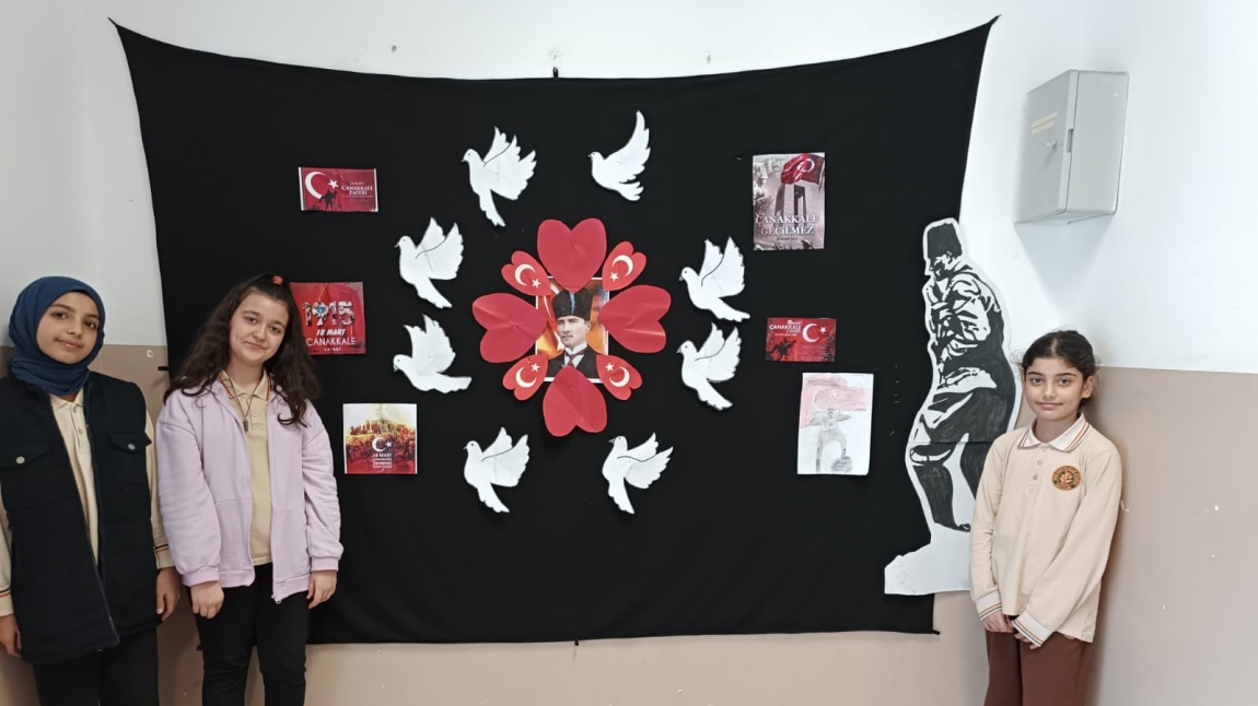 18 Mart Çanakkale Zaferi ve Şehitleri Anma Günü İle İlgili Okulumuzda Yapılan Pano Çalışması.